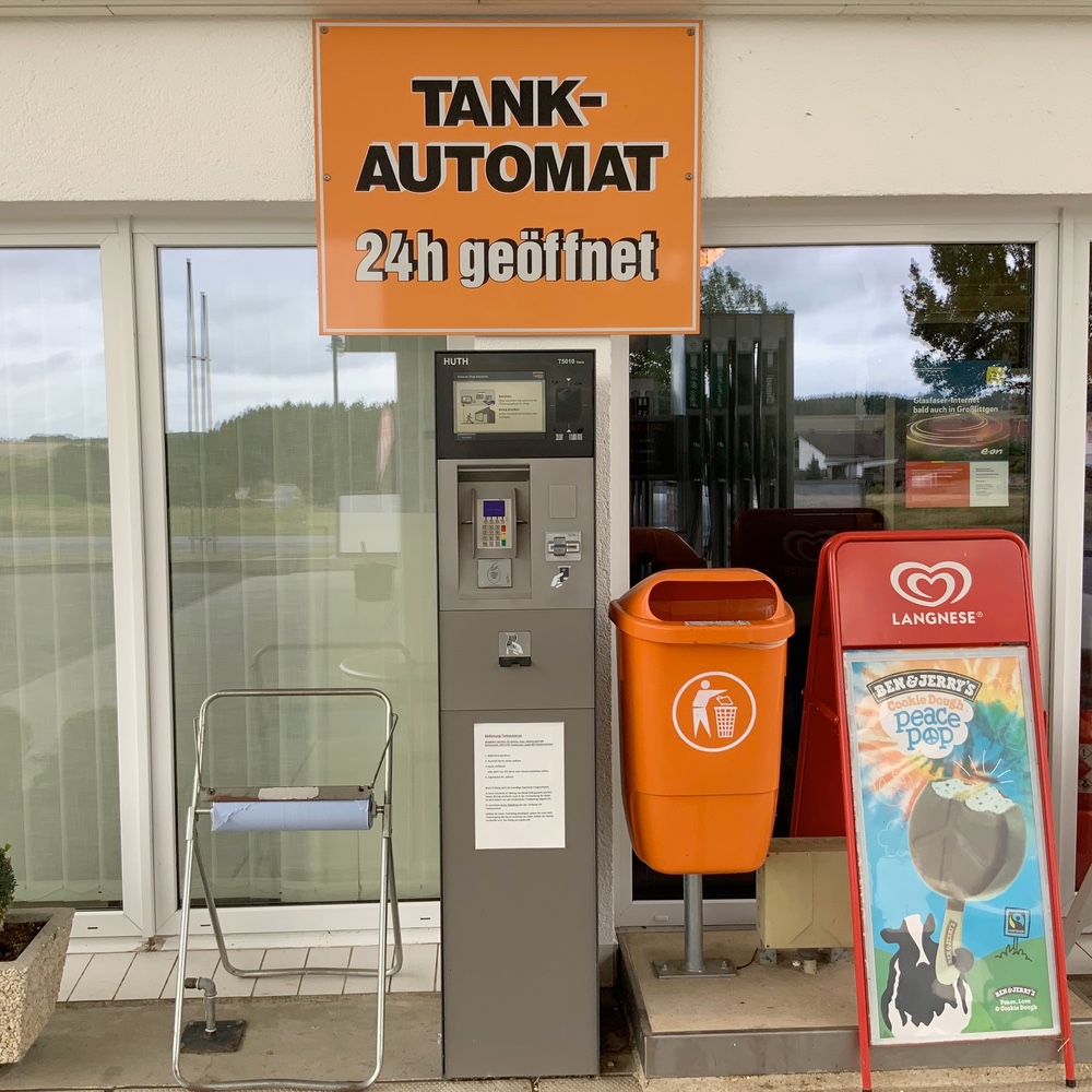 Petra Servatios Tankstelle + Getränkemarkt